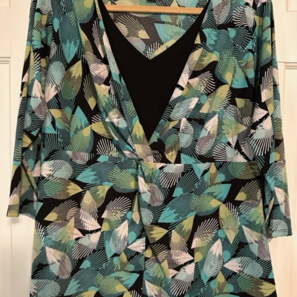 East 5th Size XL 3/4 Sleeve V Neck Never Worn